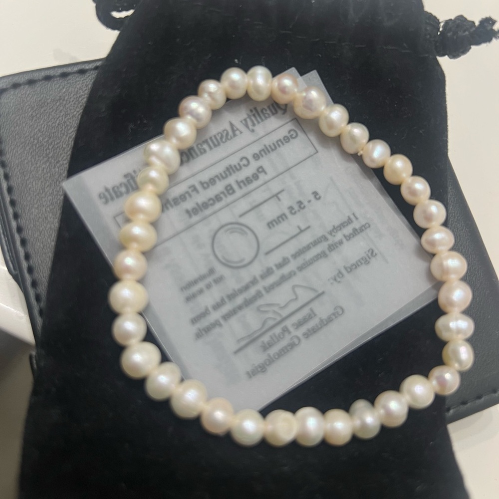 Genuine Pearl bracelet NWOT Boxed